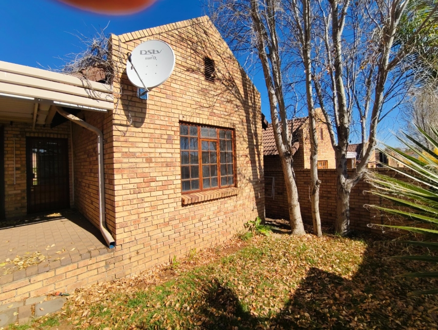 To Let 2 Bedroom Property for Rent in Pentagon Park Free State
